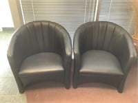 2 x fauteuils de salle d'attente en cuirette.