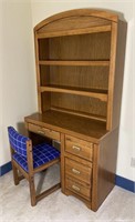 Broyhill Oak Desk With Hutch Top