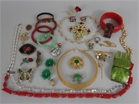 VTG 32 Pc. Jewelry Lot in Red and Green