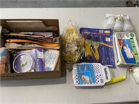 Box lot containing miscellaneous kitchen,