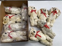 Box lot containing teddy bears