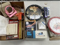 Box lot containing miscellaneous items including