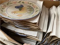 Box lot containing plates