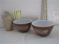 2 Pyrex Mixing Bowls & Pottery Piece