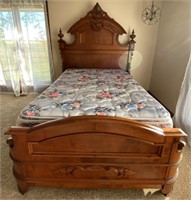 Full Size Walnut Victorian Bed