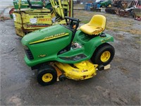 John Deere LT 166 Lawn Tractor