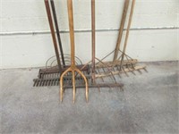 5 Wood rakes, wood pitch fork