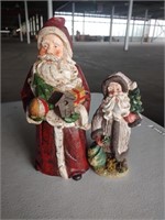 2 Santa Claus figurines