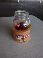 Decorative jar with leaf