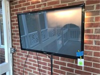 LARGE TV WITH REMOTE OVER 60"