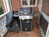 LARGE WEBER GRILL WITH COVER