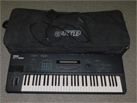 ** Yamaha S485 Keyboard in Shuttle Case -