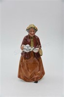 Royal Doulton, "Tea Time" HN 2255 Figurine