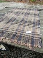 AREA RUG 4 FT. X 6 FT