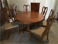 dinning room table 5'x4', 6 chairs, 2/12" leafs