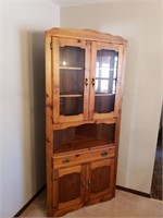 Corner cabinet