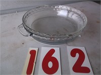 old pyrex pie plate and anchor hocking 9.5 "