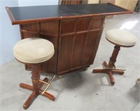 Vintage Drexel bar with 2 bar stools. Measures