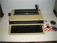 Towa Electric Typewriter, EX661F
