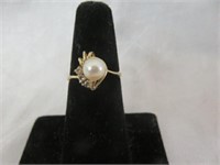 10KT GOLD BEAUTIFUL DIAMOND AND PEARL RING