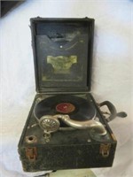 ANTIQUE TRAVELERS VICTROLA - AS IS