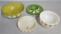 Vintage Kitchenware Dishes Pyrex & Enamel