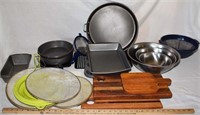 LOT - KITCHEN CUTTING BOARDS, MIXING BOWLS, ETC.