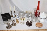 LOT - DECORATIVE ACCESSORIES, CANDLE STANDS