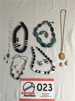 Necklaces & Earnings Sets (6)