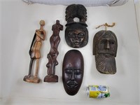 3 Masques & 2 Statuettes en bois