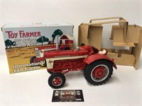 660 international toy farmer 1999 national farm