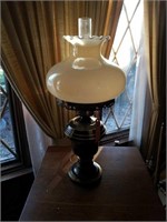 BRASS W/ OPALESCENT WHITE SHADE TABLE LAMP