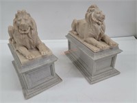 Pair of heavy marble lion statues