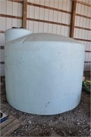 Good Norwesco 1700-gal. poly tank