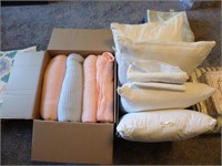 Lot (4) Acrylic Blankets & (4) Pillows