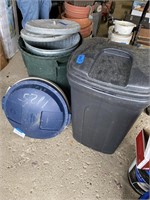 4 GARBAGE CANS