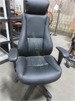 Office chair - comfy and in great shape