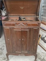 Antique Victrola     Cabinet Record Player