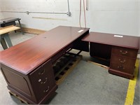 New dark cherry L shaped desk with key 7x7.5’
