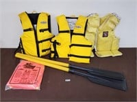 Life jackets, paddles, reflector set