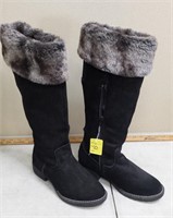 Ladies Winter Boots size 6  new