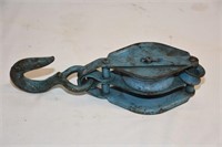 VINTAGE METAL PULLEY ! -S-1