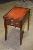 VINTAGE END TABLE ! -RC-4       GREAT LOOK !