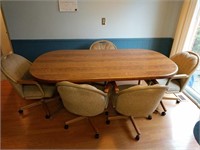 Kitchen Table with 5 Rolling Chairs