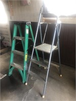 2 Metal Ladders