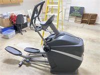 Elliptical Machine by Octane Fitness