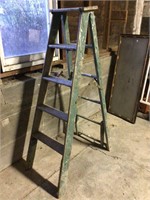 FOLDING STEP LADDER - GREEN PAINT