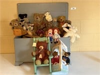 Vintage Stuffed Animals & Trunk