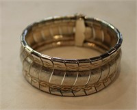 Bracelet with locking clasp