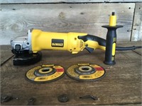 DeWalt Heavy Duty Angle Grider & 2 Wheels